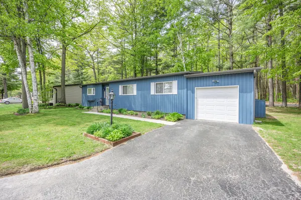 10 Allen DR N, Wasaga Beach, ON L9Z 1K5