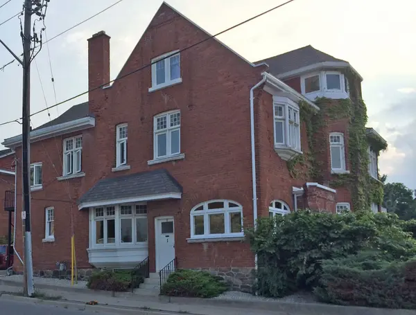 9 Poyntz ST #1, Barrie, ON L4M 3N6