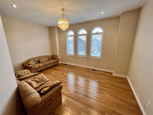 5218 Oscar Peterson BLVD, Mississauga, ON L5M 0E1