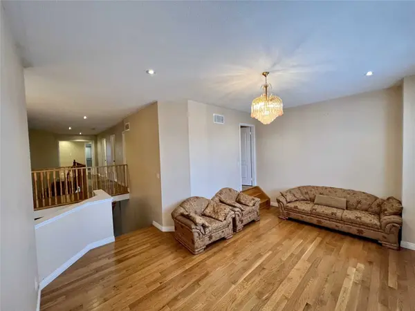 5218 Oscar Peterson BLVD, Mississauga, ON L5M 0E1