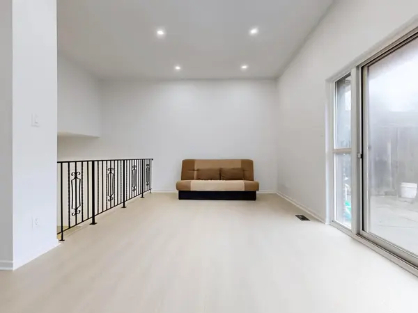 374 Driftwood AVE #4, Toronto W05, ON M3N 2P5