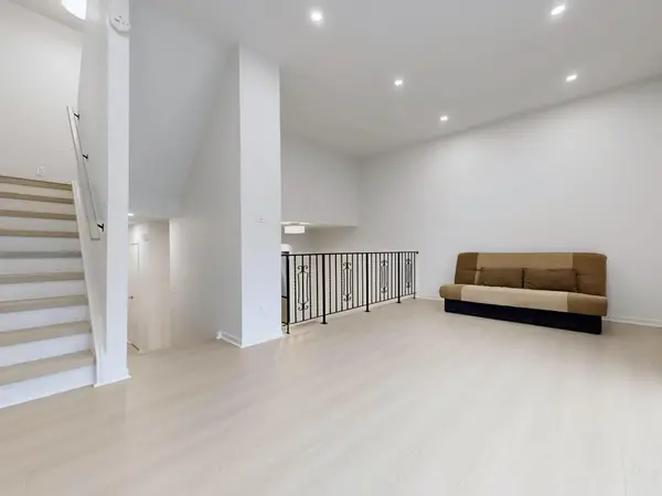 374 Driftwood AVE #4, Toronto W05, ON M3N 2P5