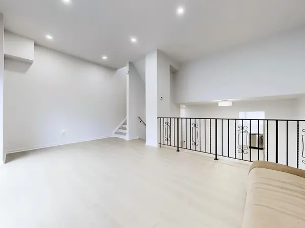 374 Driftwood AVE #4, Toronto W05, ON M3N 2P5