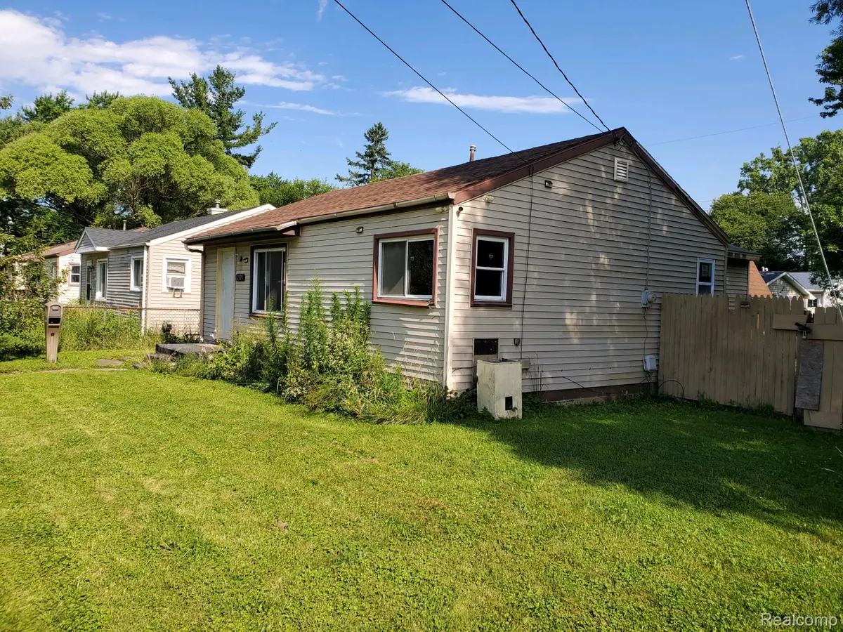 2925 Colorado AVE, Flint, MI 48506