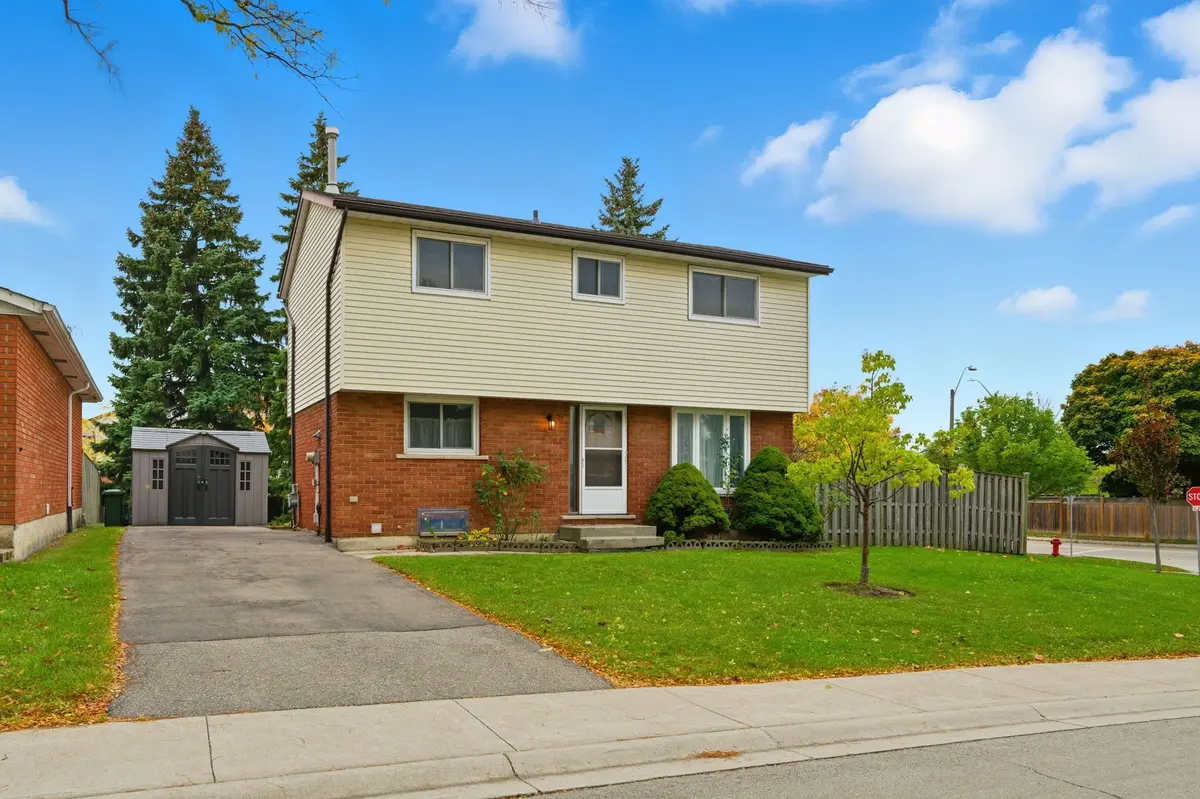 28 Bacall CRES, Hamilton, ON L8T 4W9
