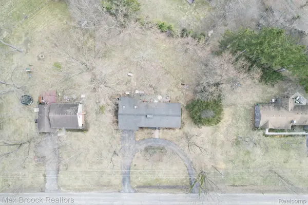 32700 Evergreen RD, Beverly Hills Village, MI 48025