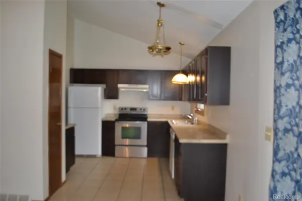 1119 River Valley Dr DR, Flint Charter Township, MI 48532