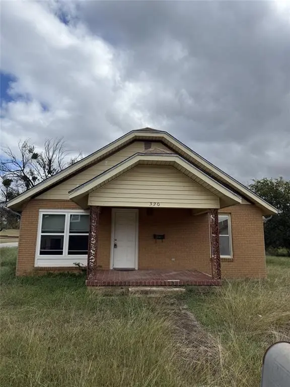 320 N 2nd Street, Jacksboro, TX 76458