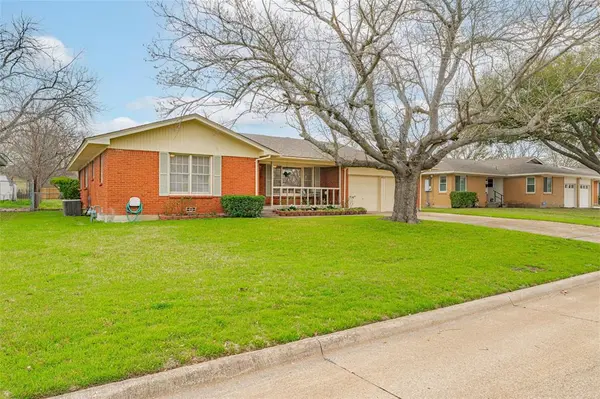 1206 Usher Street, Benbrook, TX 76126