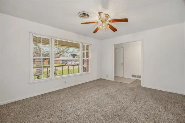 1206 Usher Street, Benbrook, TX 76126