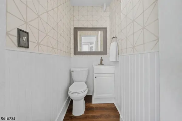 96 W Cherry St, Rahway City, NJ 07065