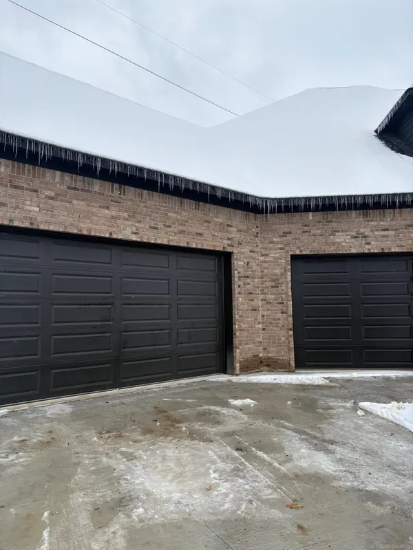 10505 Excalibur DR, Shelby Twp, MI 48315