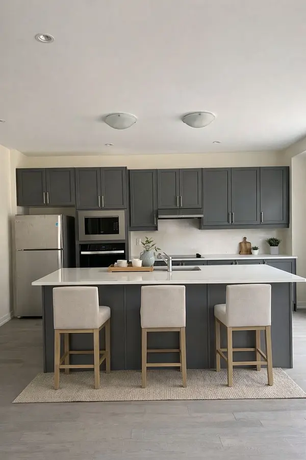 1182 Plymouth DR, Oshawa, ON L1L 0T4