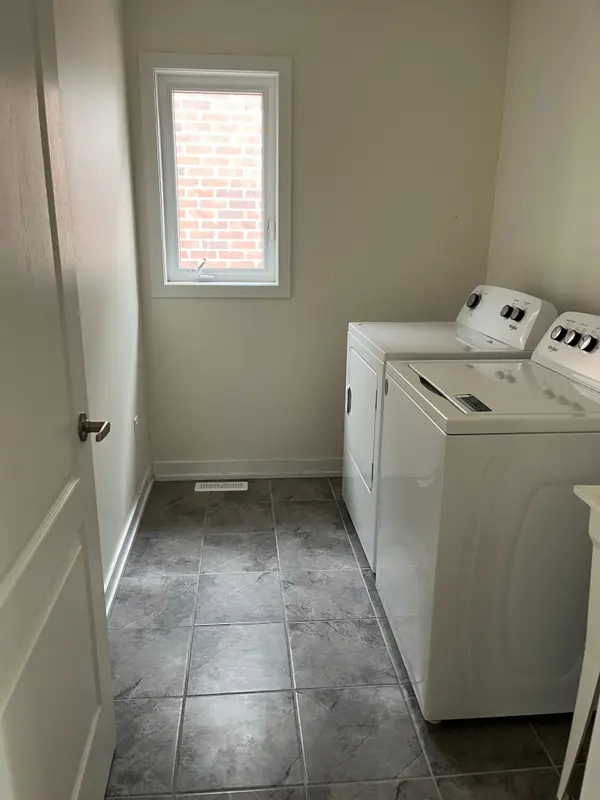 1182 Plymouth DR, Oshawa, ON L1L 0T4