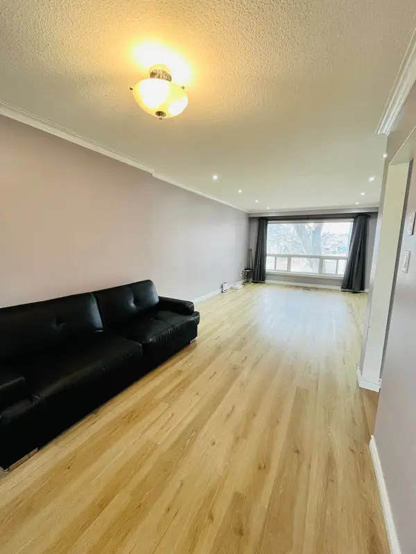 25 Zaph AVE, Toronto E10, ON M1C 1M7