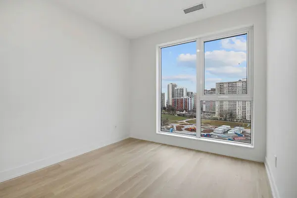 25 Cordova AVE #1206, Toronto W08, ON M9A 0E5