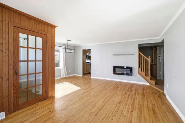 25 Dunbar AVE, Cornwall, ON K6H 5M6