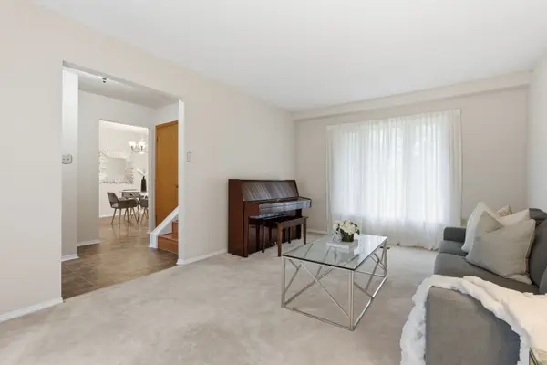 28 Bacall CRES, Hamilton, ON L8T 4W9