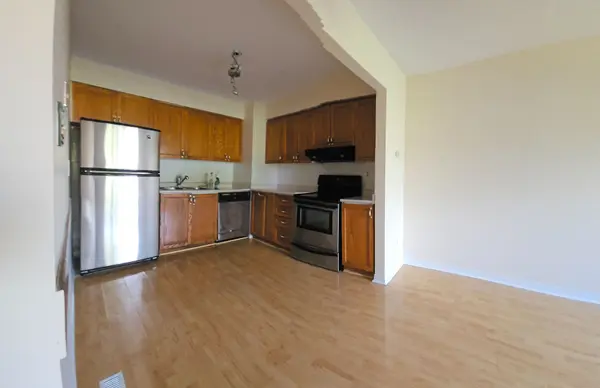 26 Moss BLVD #21, Hamilton, ON L9H 6W7