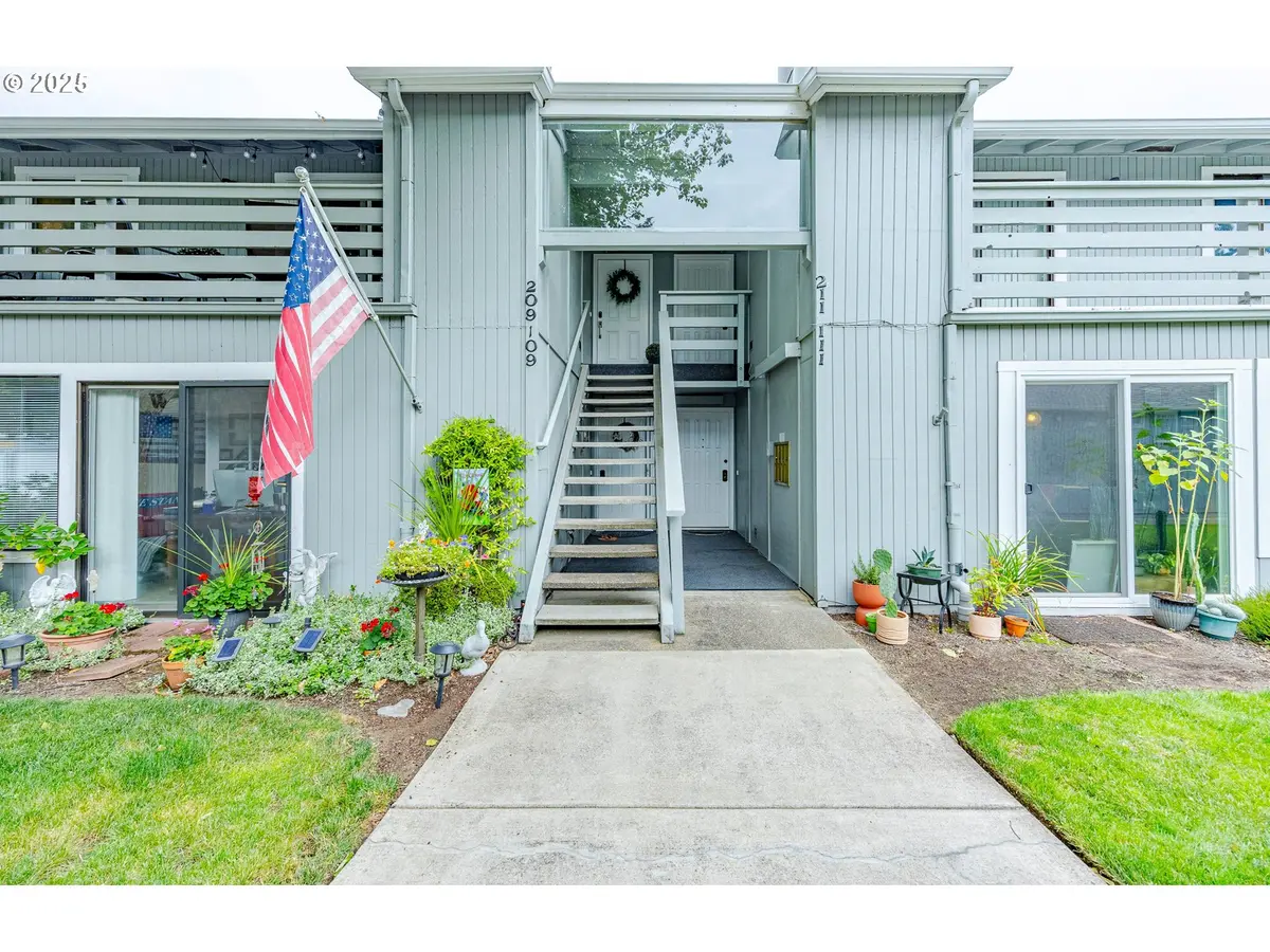 650 HARLOW RD #209, Springfield, OR 97477