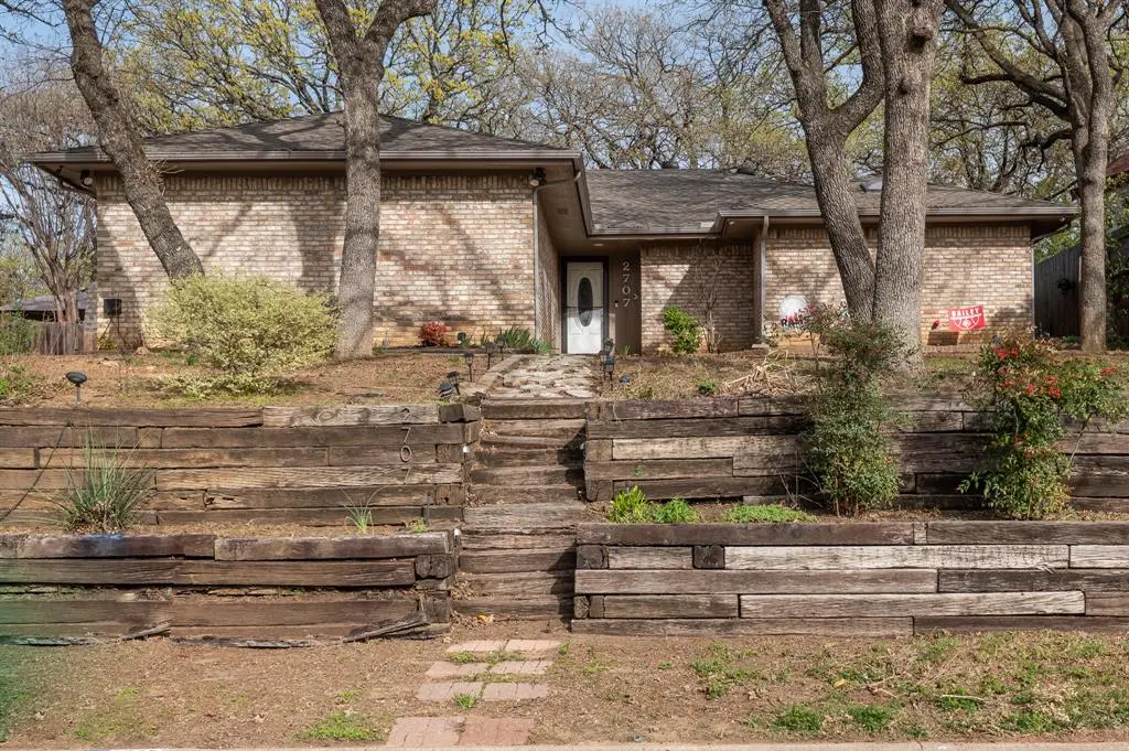 2707 Woodshire Drive, Arlington, TX 76016