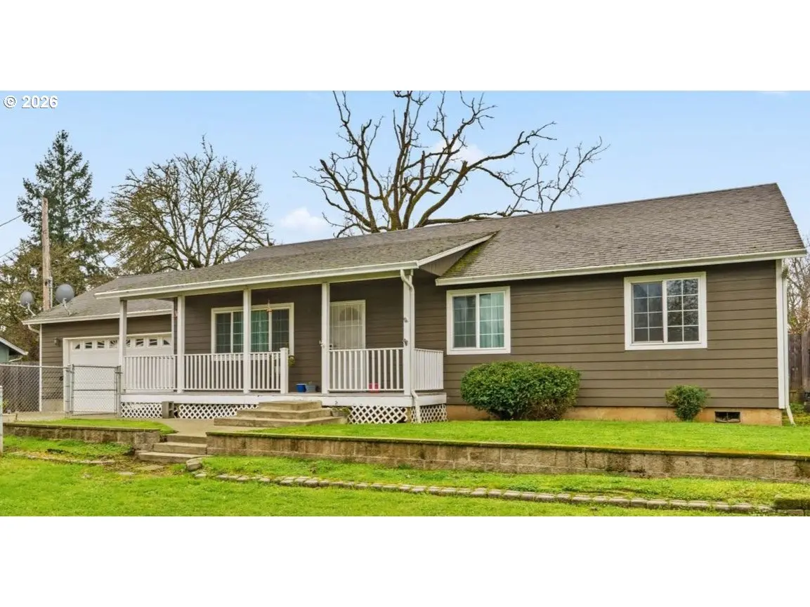 2966 NE DOUGLAS AVE, Roseburg, OR 97470