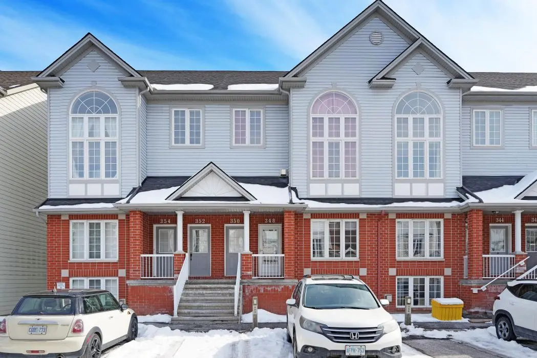 348 Wiffen Private, Bells Corners And South To Fallowfield, ON K2H 1G4