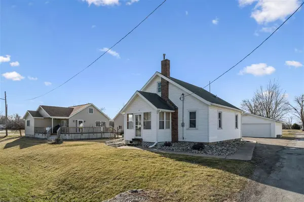 43 Vinton St, Palo, IA 52324