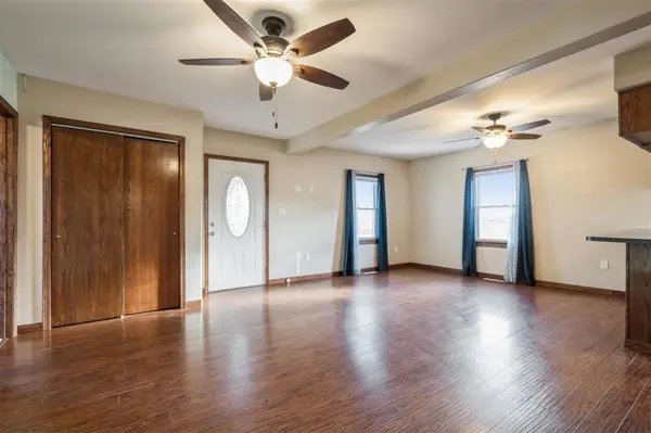 43 Vinton St, Palo, IA 52324