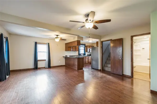 43 Vinton St, Palo, IA 52324