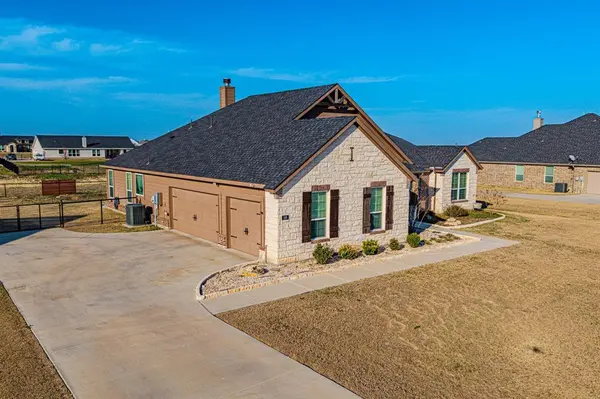 150 Oak Grove Drive, Rhome, TX 76078