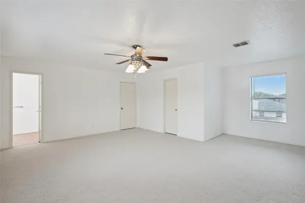 245 Queen Annes Drive, Burleson, TX 76028