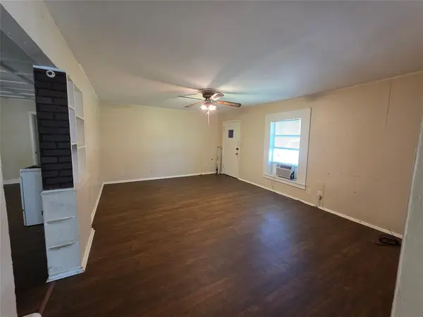 1203 N Anglin Street, Cleburne, TX 76031