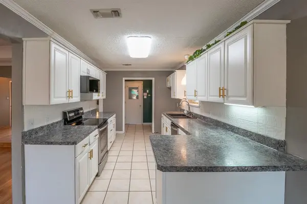 2707 Woodshire Drive, Arlington, TX 76016