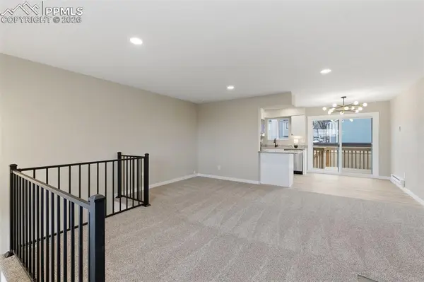 352 Mount View LN, Colorado Springs, CO 80907