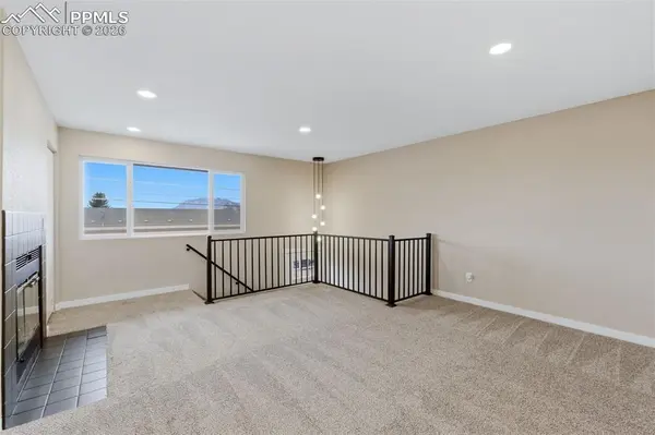 352 Mount View LN, Colorado Springs, CO 80907