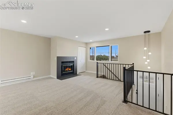 352 Mount View LN, Colorado Springs, CO 80907