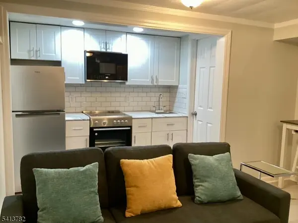 15 High Mountain Rd, Oakland Boro, NJ 07436