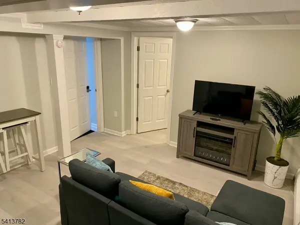 15 High Mountain Rd, Oakland Boro, NJ 07436