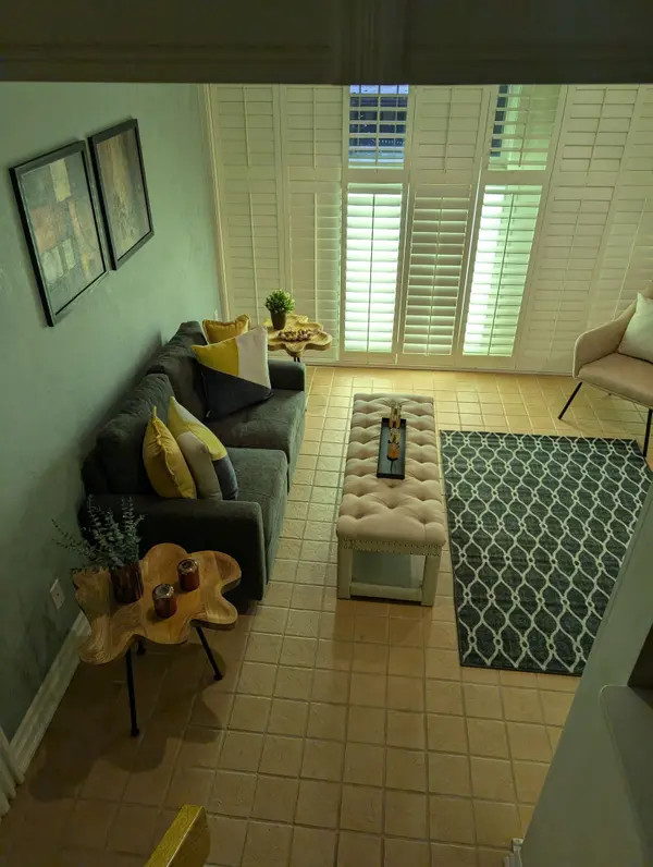 18 Oaken Gate WAY #18, Toronto C12, ON M2P 2A1