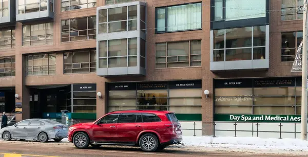 66 Avenue RD #1, Toronto C02, ON M5R 3N8