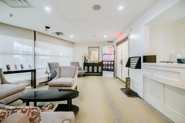 66 Avenue RD #1, Toronto C02, ON M5R 3N8