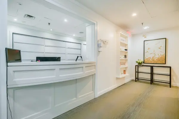 66 Avenue RD #1, Toronto C02, ON M5R 3N8