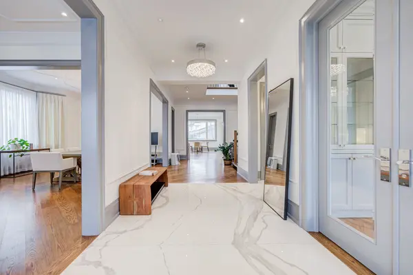 300 Upper Highland CRES, Toronto C12, ON M2P 1V5