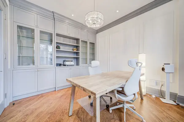 300 Upper Highland CRES, Toronto C12, ON M2P 1V5