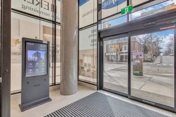 1660 Bloor ST W #414, Toronto W02, ON M6P 0C6