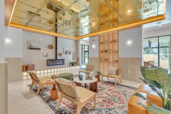 1660 Bloor ST W #414, Toronto W02, ON M6P 0C6