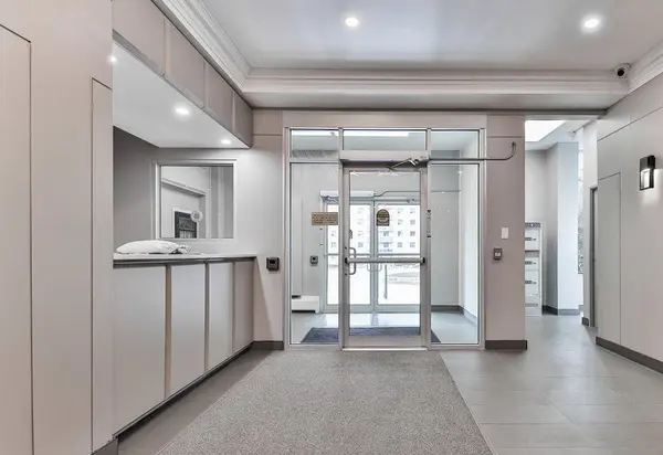 975 Warwick CT #1005, Burlington, ON L7T 3Z7