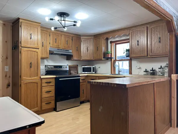 192 Monck ST, Bancroft, ON K0L 1C0