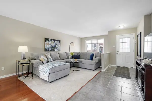 348 Wiffen Private, Bells Corners And South To Fallowfield, ON K2H 1G4